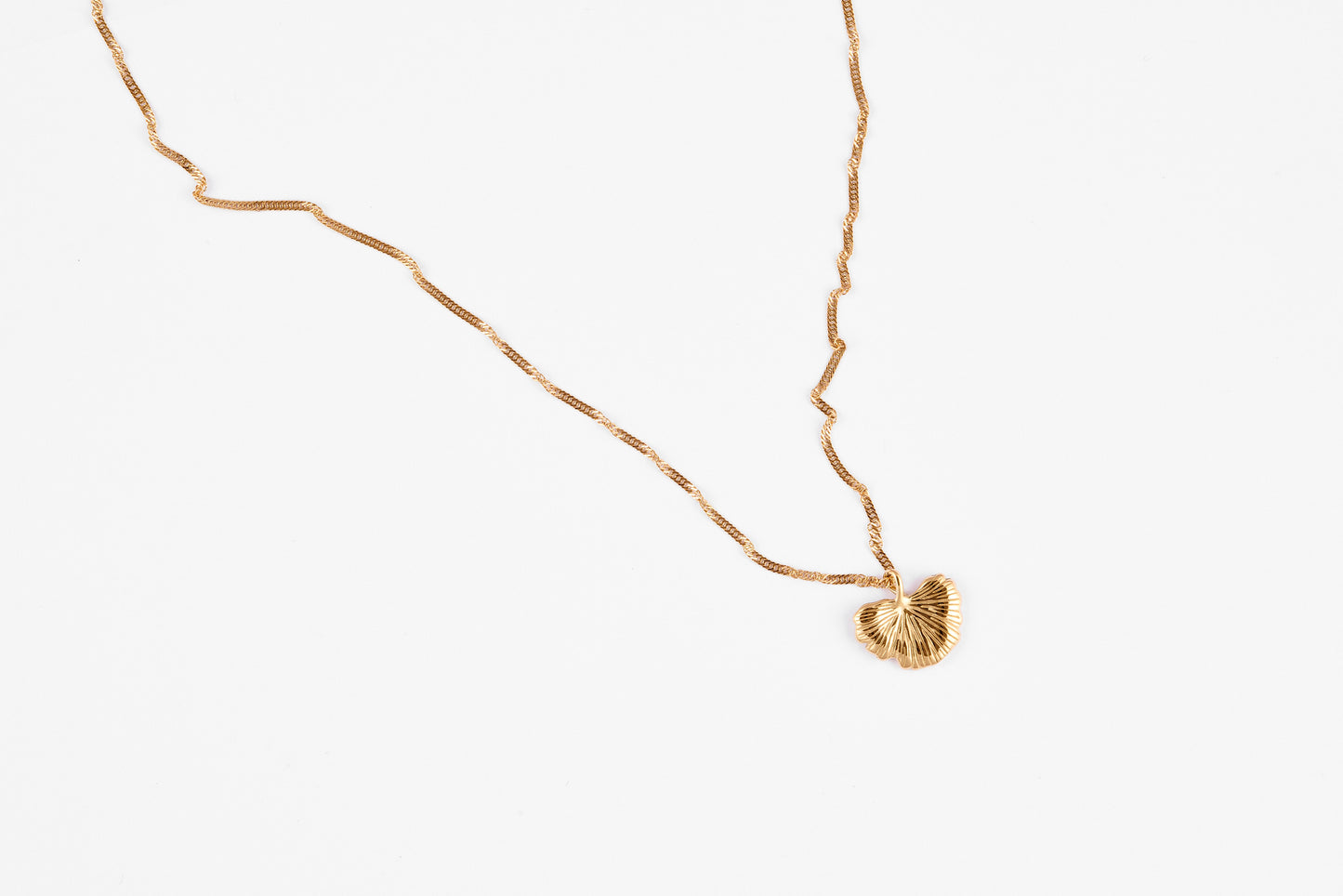 Collar Gaia. Hoja de Ginkgo